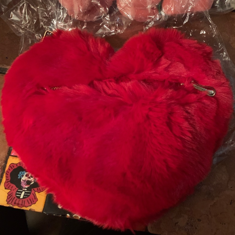 Heart shaped faux shoulder bag